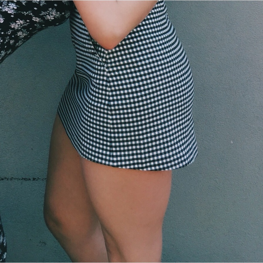 Urban Outfitters Black and White Checkered Mini Skirt - SMALL
